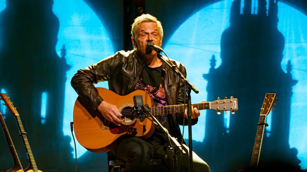 Galleri: Michael Falch – Ene mand i Tinghallen