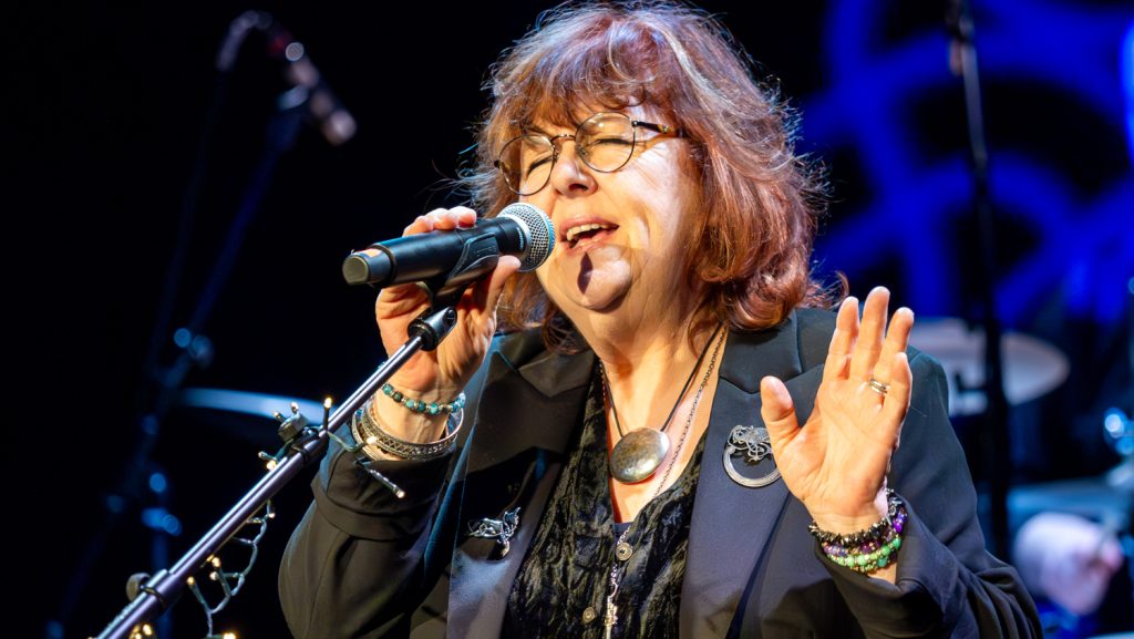 Maggie Reilly gjorde det ikke svære, end det var