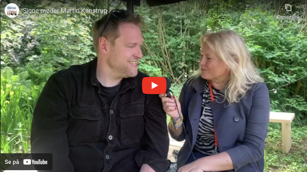 Signe møder Martin Kanstrup på Jelling