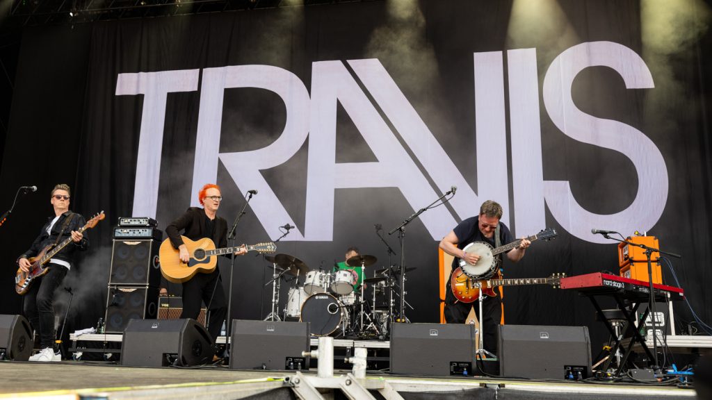 Travis forkælede minimal skare