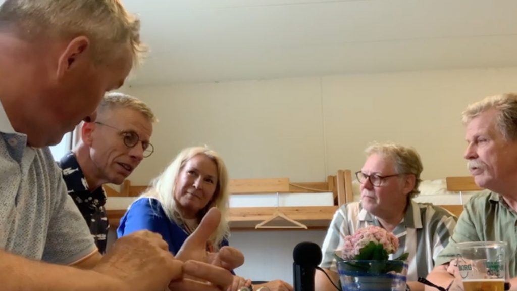 Far humor og glad blues på en lørdag