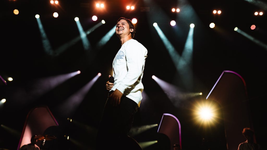Lukas Graham skabte magi under trækronerne – og en vielse fandt sted