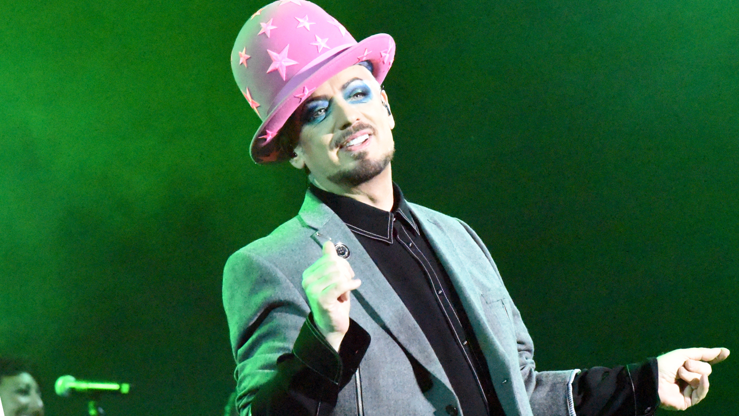 Culture Club med utøjlelige Boy George gav Forever en bogstavelig forestilling 1 Culture Club 210625 FOREVER PJ 25