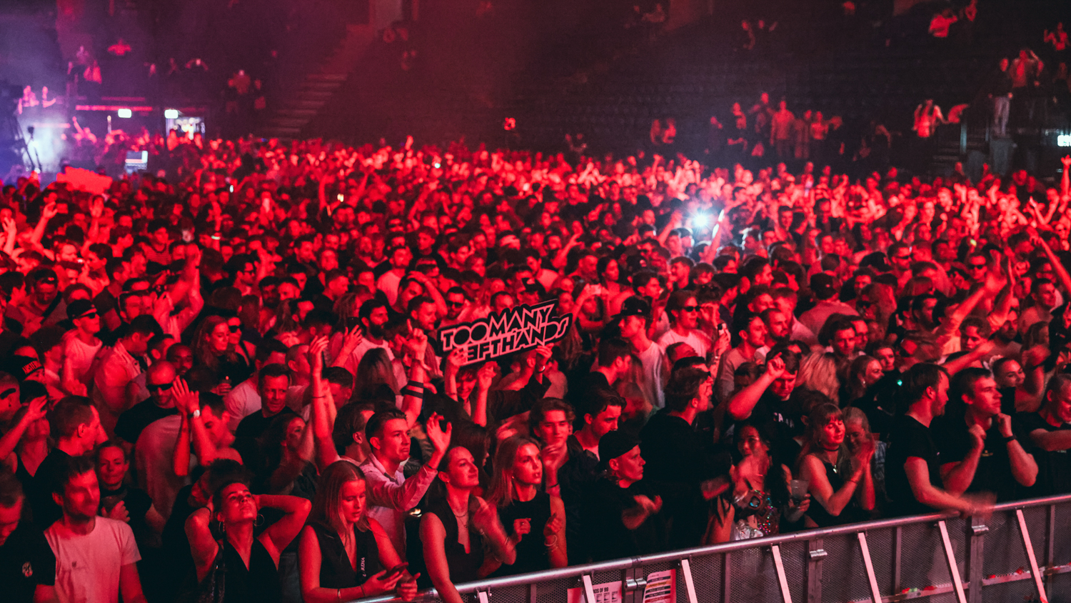 TooManyLeftHands Friends i Royal Arena 110426 AS 14