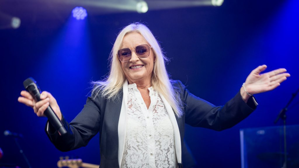 Fødselsdagssang til Anne Linnet og farvel til ØNDI: Sådan blev GrimFest skudt i gang