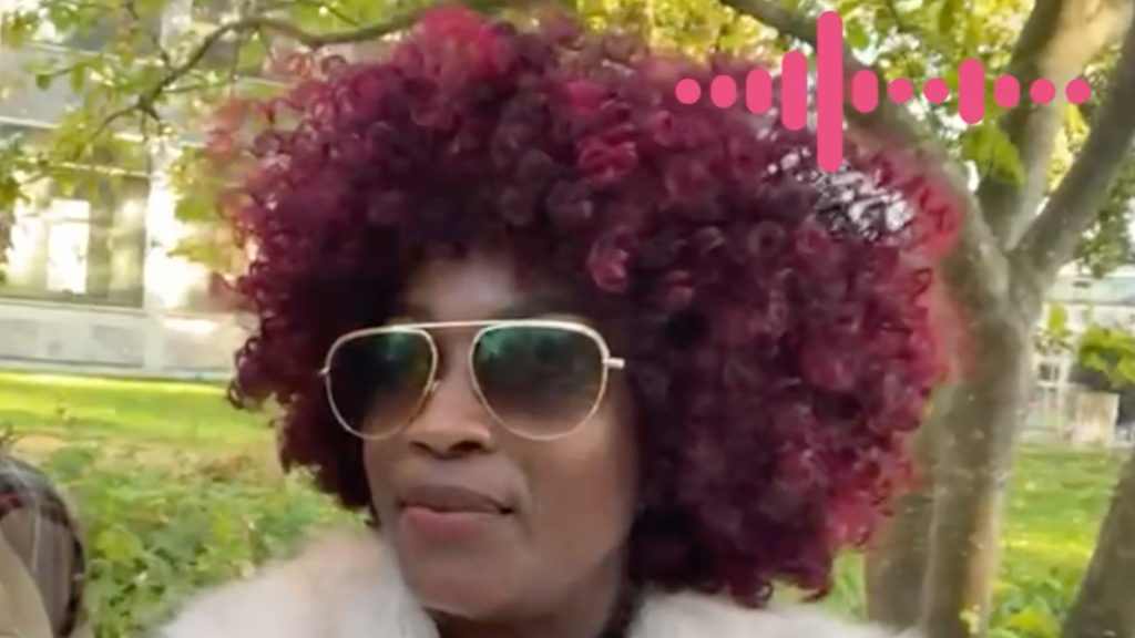 Joanita Zachariassen spiller Ikette i Tina-musicalen